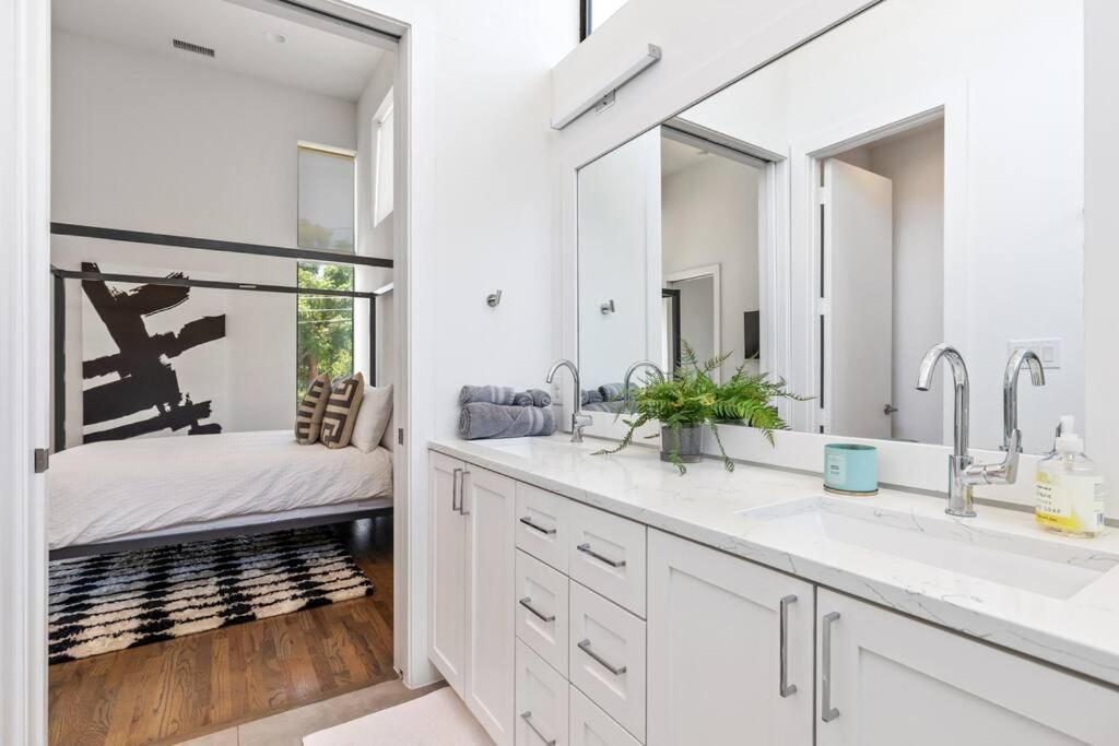Beautiful Perfectly Located Luxury 2 Bed Townhome دالاس المظهر الخارجي الصورة